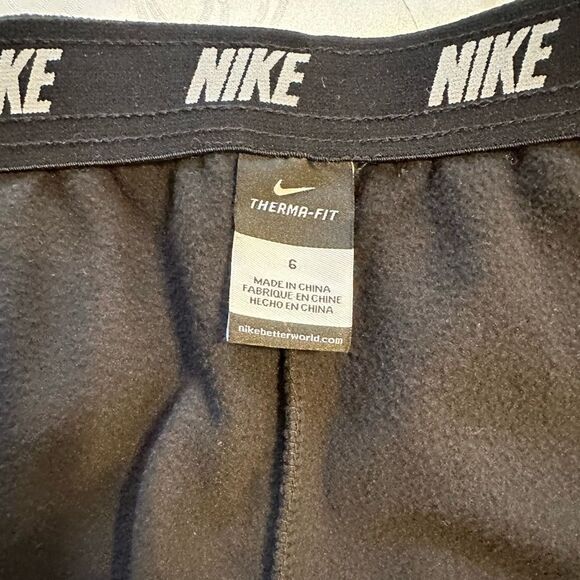 Nike boy’s therma-fit  pants  size 5 and 6 in black - Picture 4 of 5